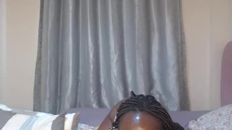 Snapshot of caramel_chocolate01 chatting on 09-17-25, 06:26 caramel online show from 09-17-25, 06:26