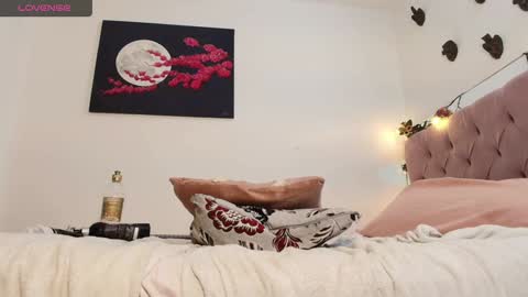 Snapshot of carameloo_06 chatting on 12-19-24, 11:03 carolina online show from 12-19-24, 11:03