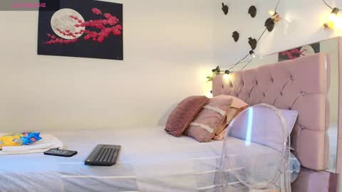 Snapshot of carameloo_06 chatting on 02-08-25, 09:57 carolina online show from 02-08-25, 09:57