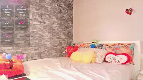 Snapshot of carameloo_06 chatting on 10-25-25, 08:33 carolina online show from 10-25-25, 08:33