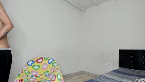 Carlos and Cristian  online show from 02-04-25, 02:43