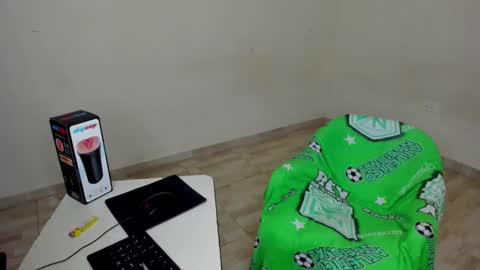 Carlos and Cristian  online show from 09-13-25, 05:40