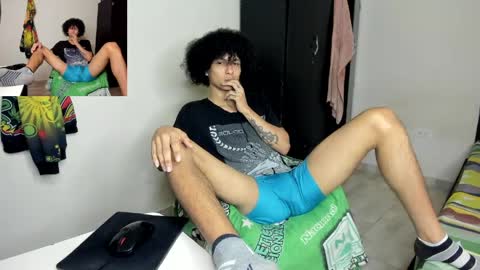 Snapshot of cardrey05 chatting on 05-05-26, 06:43 Carlos and Cristian online show from 05-05-26, 06:43
