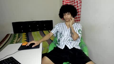 Snapshot of cardrey05 chatting on 05-12-26, 09:34 Carlos and Cristian online show from 05-12-26, 09:34