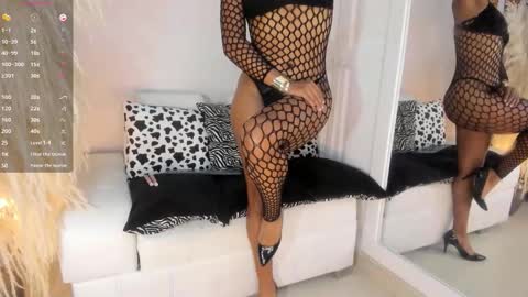 Snapshot of cardykambell chatting on 11-23-25, 04:56 cardykambell online show from 11-23-25, 04:56