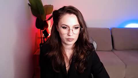 Mary online show from 11-20-25, 04:40