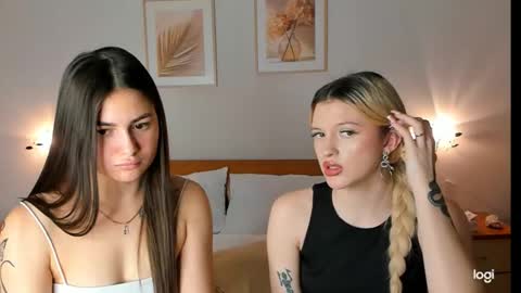 Snapshot of caressyourself chatting on 01-16-25, 02:51 caressyourself online show from 01-16-25, 02:51