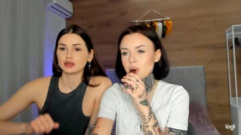 Snapshot of caressyourself chatting on 02-02-25, 08:24 caressyourself online show from 02-02-25, 08:24