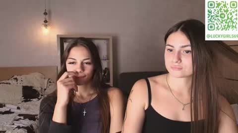 Snapshot of caressyourself chatting on 09-26-25, 02:21 caressyourself online show from 09-26-25, 02:21