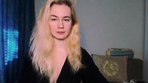 Snapshot of carinfox chatting on 12-13-24, 09:35 Carin online show from 12-13-24, 09:35