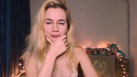 Snapshot of carinfox chatting on 12-14-24, 05:51 Carin online show from 12-14-24, 05:51