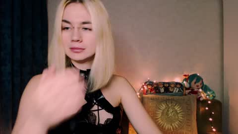 Snapshot of carinfox chatting on 12-24-24, 05:16 Carin online show from 12-24-24, 05:16