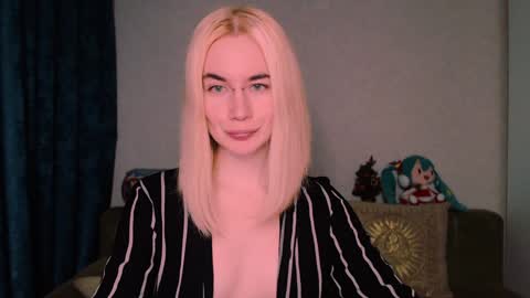 Snapshot of carinfox chatting on 01-19-25, 05:05 Carin online show from 01-19-25, 05:05