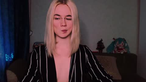 Snapshot of carinfox chatting on 02-01-25, 10:15 Carin online show from 02-01-25, 10:15