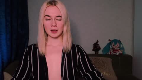 Snapshot of carinfox chatting on 02-02-25, 09:40 Carin online show from 02-02-25, 09:40