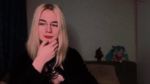 Snapshot of carinfox chatting on 02-06-25, 02:00 Carin online show from 02-06-25, 02:00