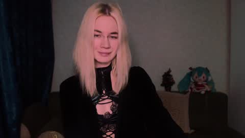 Snapshot of carinfox chatting on 02-08-25, 08:21 Carin online show from 02-08-25, 08:21