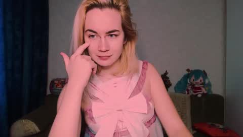 Snapshot of carinfox chatting on 02-22-25, 05:23 Carin online show from 02-22-25, 05:23