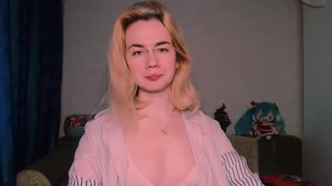 Snapshot of carinfox chatting on 02-25-25, 05:52 Carin online show from 02-25-25, 05:52