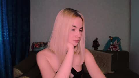 Snapshot of carinfox chatting on 03-06-25, 05:35 Carin online show from 03-06-25, 05:35
