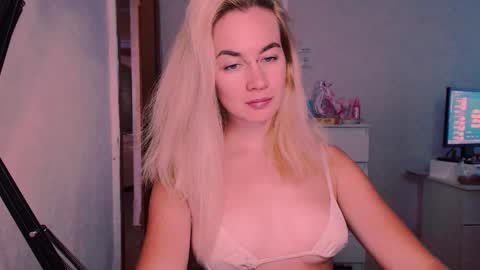 Snapshot of carinfox chatting on 09-10-25, 05:07 Carin online show from 09-10-25, 05:07