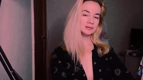 Snapshot of carinfox chatting on 09-18-25, 03:41 Carin online show from 09-18-25, 03:41