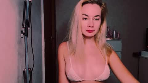 Snapshot of carinfox chatting on 09-27-25, 05:12 Carin online show from 09-27-25, 05:12