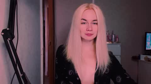 Snapshot of carinfox chatting on 09-27-25, 06:35 Carin online show from 09-27-25, 06:35