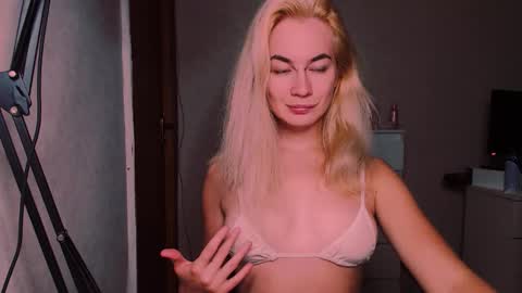 Snapshot of carinfox chatting on 10-02-25, 06:15 Carin online show from 10-02-25, 06:15