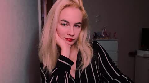 Snapshot of carinfox chatting on 10-10-25, 10:31 Carin online show from 10-10-25, 10:31