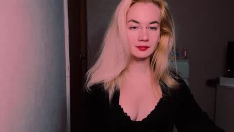 Snapshot of carinfox chatting on 10-16-25, 05:19 Carin online show from 10-16-25, 05:19