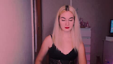 Snapshot of carinfox chatting on 10-30-25, 05:24 Carin online show from 10-30-25, 05:24