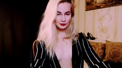 Snapshot of carinfox chatting on 11-10-25, 07:02 Carin online show from 11-10-25, 07:02