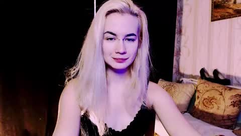 Snapshot of carinfox chatting on 11-28-25, 05:32 Carin online show from 11-28-25, 05:32