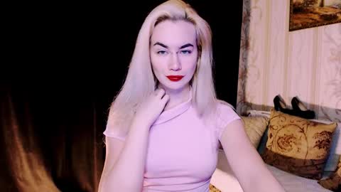 Snapshot of carinfox chatting on 11-30-25, 06:28 Carin online show from 11-30-25, 06:28