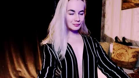 Snapshot of carinfox chatting on 12-01-25, 09:20 Carin online show from 12-01-25, 09:20