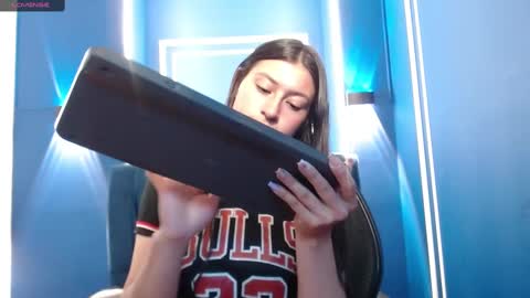 Carito online show from 11-22-25, 03:49