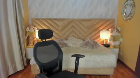 Carla Santini online show from 12-19-24, 09:28