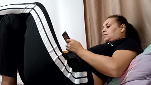 Snapshot of carlasweet00 chatting on 09-24-25, 05:22 carlasweet00 online show from 09-24-25, 05:22