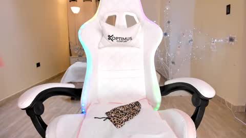 Alejandra online show from 12-15-24, 02:30