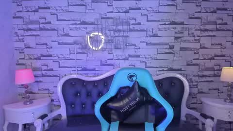 Snapshot of carlie_mayer chatting on 12-19-24, 04:13 CARLYE   online show from 12-19-24, 04:13