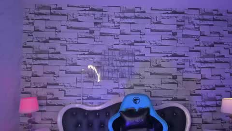 Snapshot of carlie_mayer chatting on 12-24-24, 04:00 CARLYE   online show from 12-24-24, 04:00
