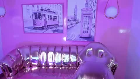 Snapshot of carlie_mayer chatting on 01-04-25, 03:18 CARLYE   online show from 01-04-25, 03:18
