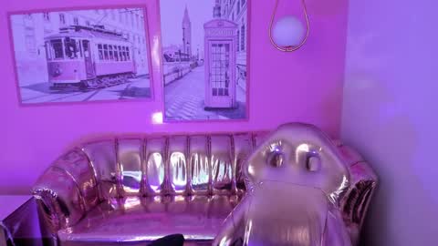 Snapshot of carlie_mayer chatting on 01-31-25, 04:03 CARLYE   online show from 01-31-25, 04:03