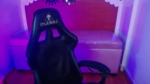 Snapshot of carlie_mayer chatting on 10-01-25, 03:12 CARLYE   online show from 10-01-25, 03:12