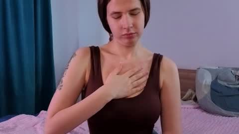 Adele online show from 10-12-25, 08:24