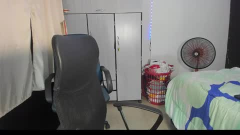 Snapshot of carlitosex09 chatting on 02-10-25, 05:09 master online show from 02-10-25, 05:09