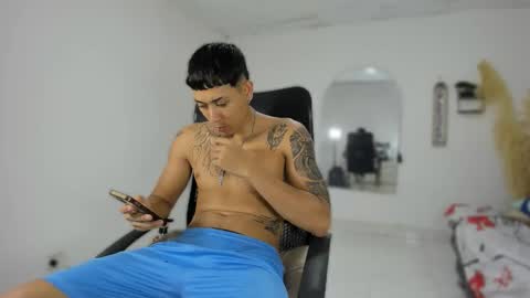 Snapshot of carlitosex09 chatting on 11-09-25, 06:06 master online show from 11-09-25, 06:06