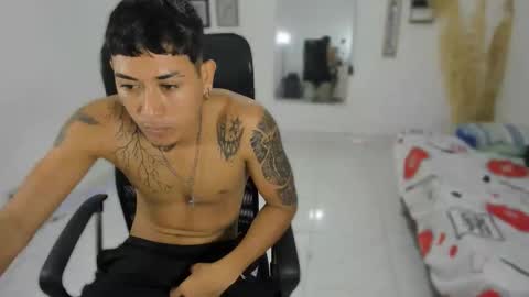 Snapshot of carlitosex09 chatting on 11-12-25, 04:07 master online show from 11-12-25, 04:07