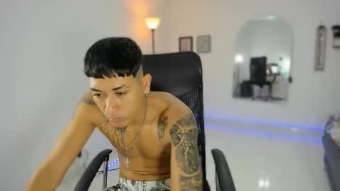 Snapshot of carlitosex09 chatting on 11-16-25, 03:34 master online show from 11-16-25, 03:34